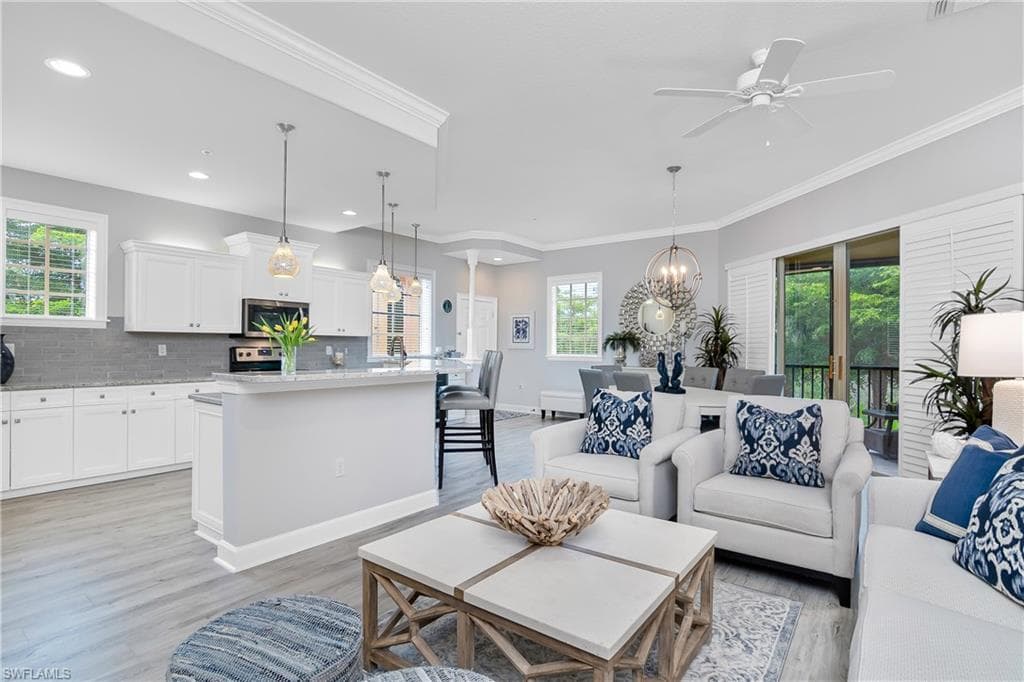 8761 Piazza Del Lago CIR 202 ESTERO, FL 33928