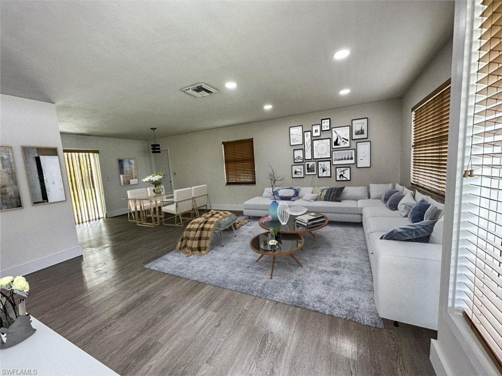1426 NE 4th TER CAPE CORAL, FL 33909