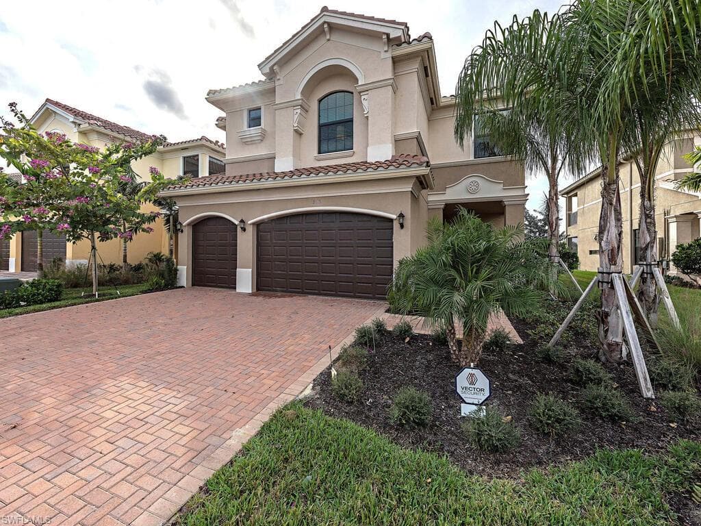 13905 Luna DR NAPLES, FL 34109