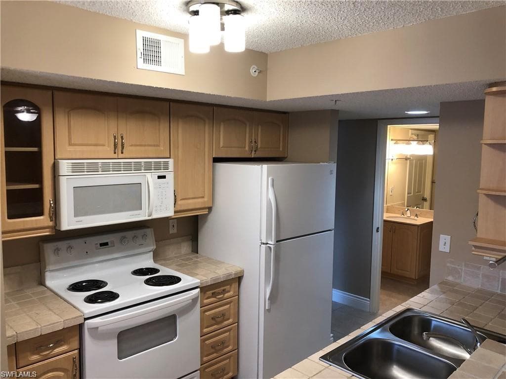 1840 Florida Club CIR 5206 NAPLES, FL 34112