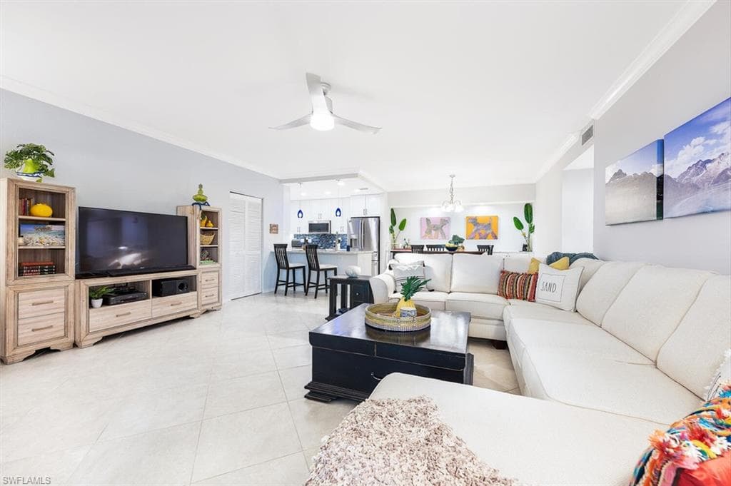 5818 Glencove DR 102 NAPLES, FL 34108