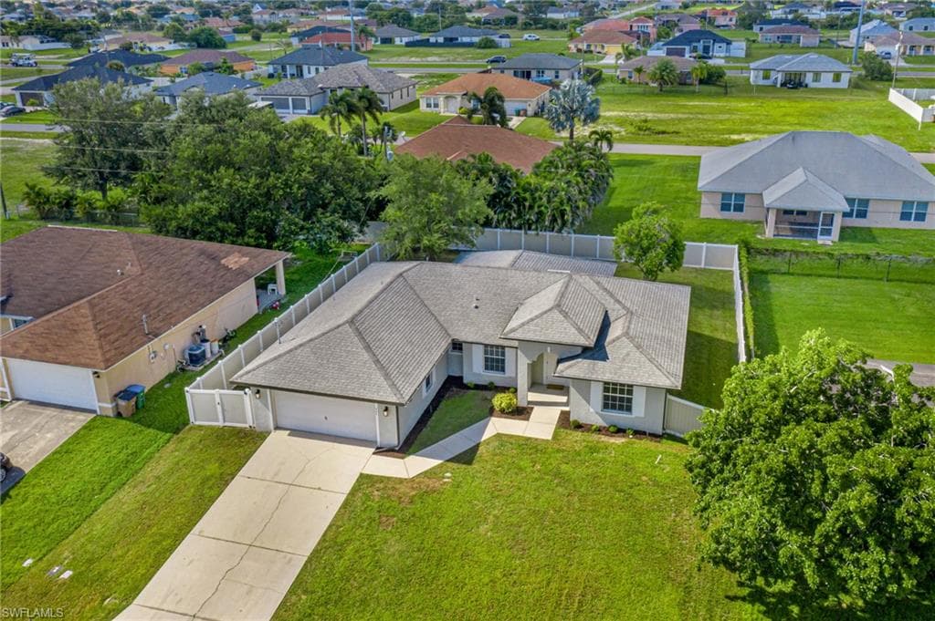 425 NW 7th ST CAPE CORAL, FL 33993