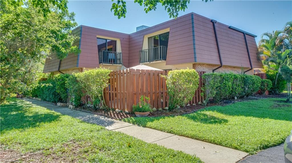 1550 Park Meadows DR 3 FORT MYERS, FL 33907