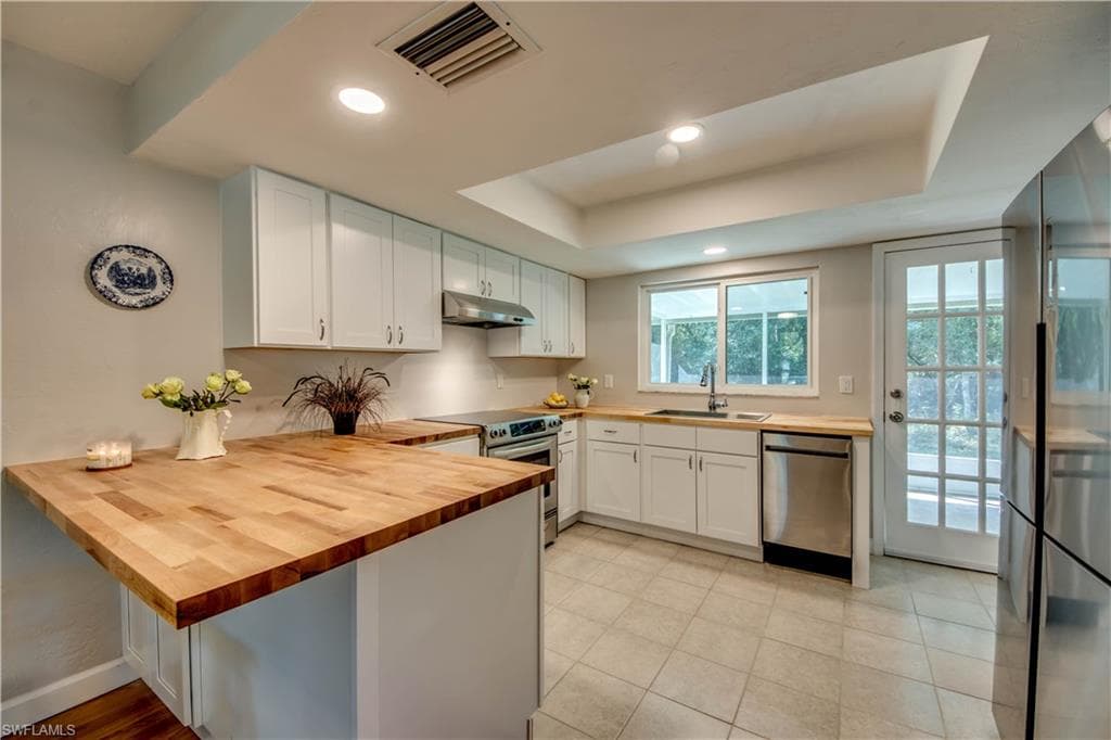 2302 Lakeville DR NORTH FORT MYERS, FL 33917