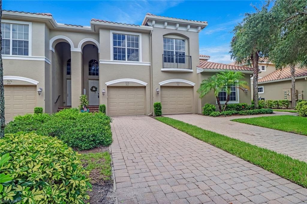 7070 Bay Woods Lake CT 202 FORT MYERS, FL 33908