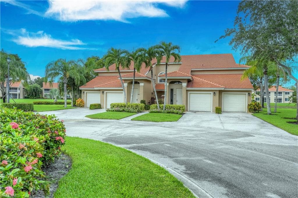 2675 Creek LN 201 NAPLES, FL 34119