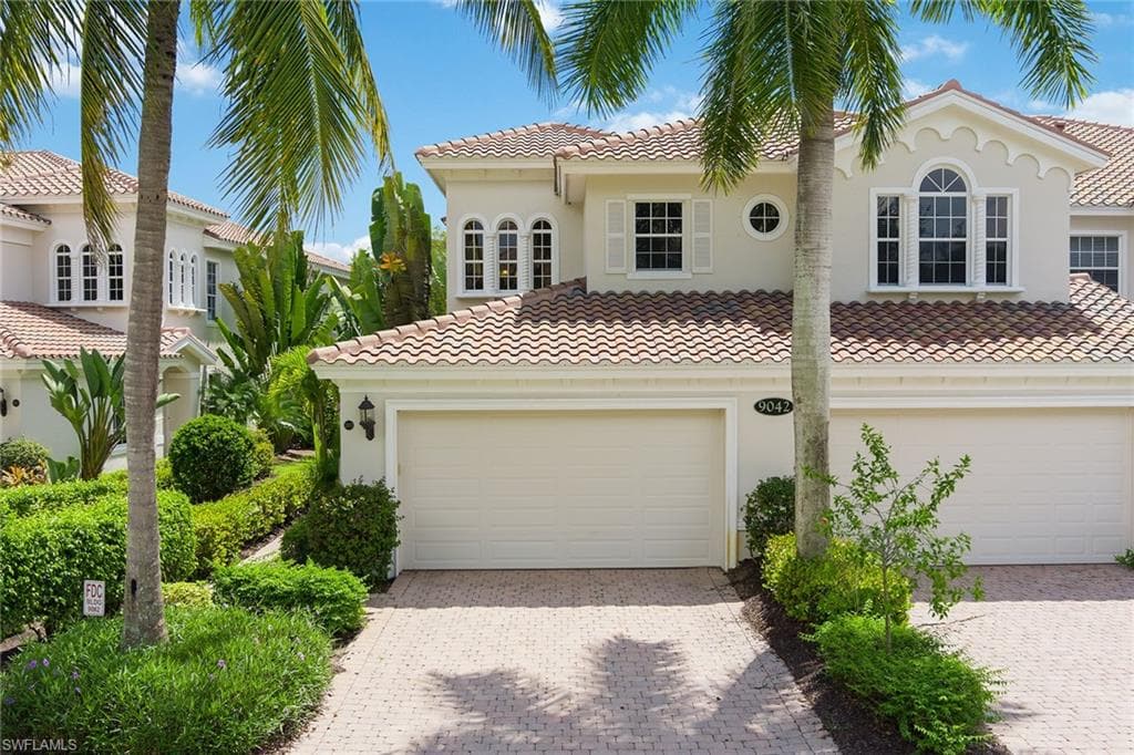9042 Cascada WAY 201 NAPLES, FL 34114