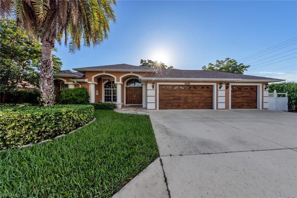 11191 PALMETTO RIDGE DR NAPLES, FL 34110
