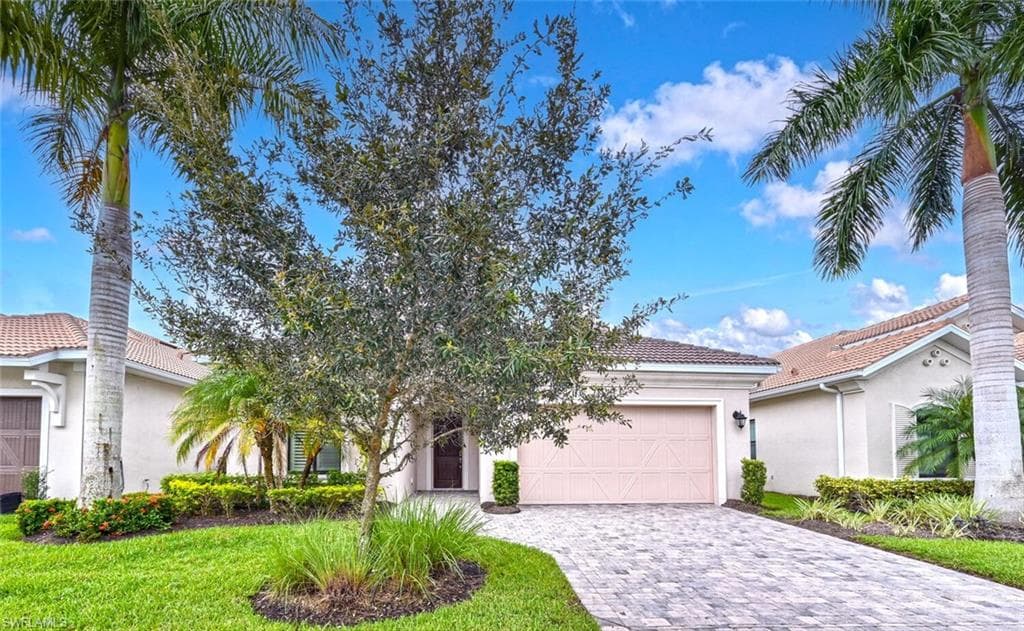 1594 Serrano CIR NAPLES, FL 34105