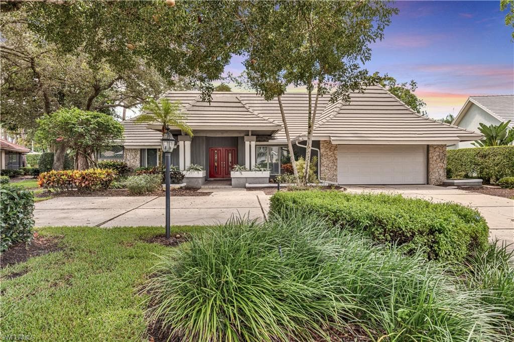 135 Edgemere WAY S NAPLES, FL 34105