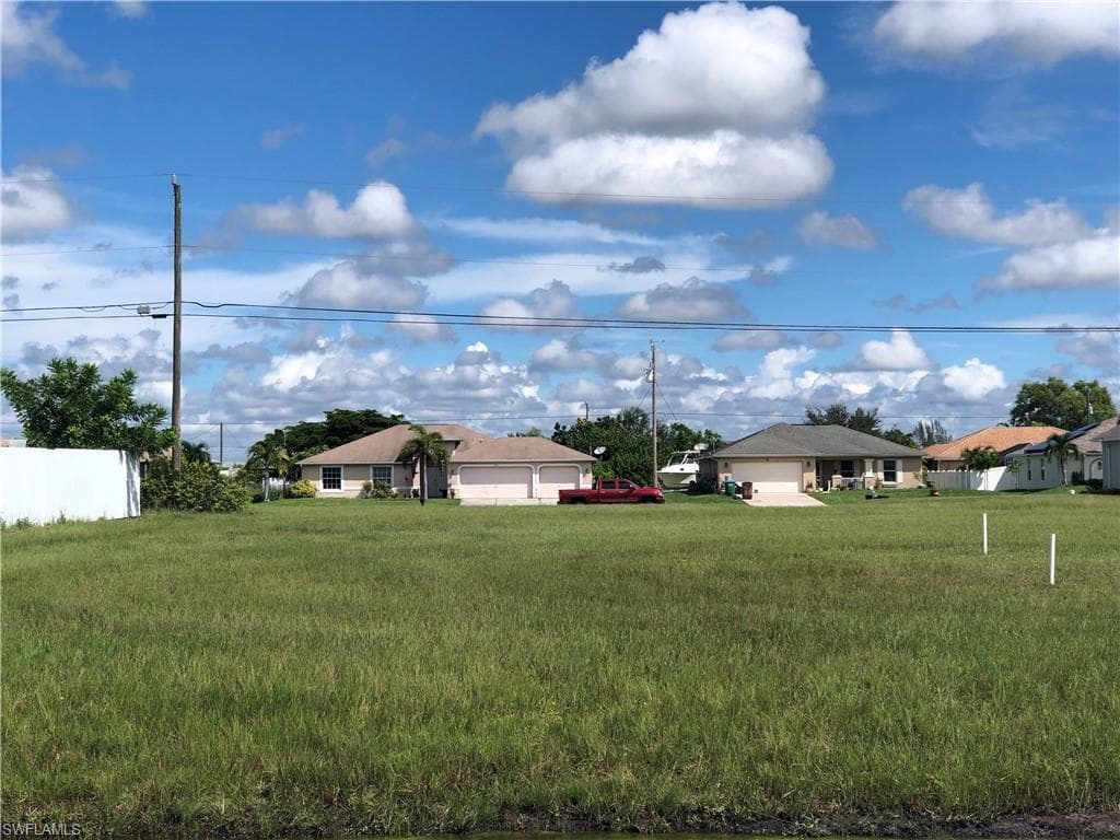 313 Diplomat PKWY E CAPE CORAL, FL 33909