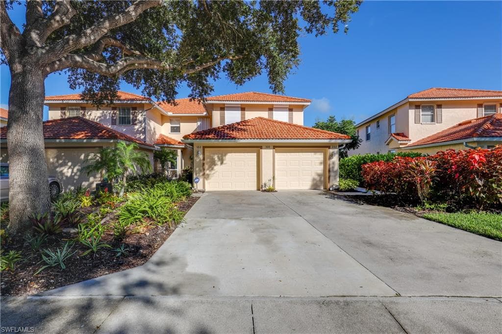 300 Robin Hood CIR 102 NAPLES, FL 34104