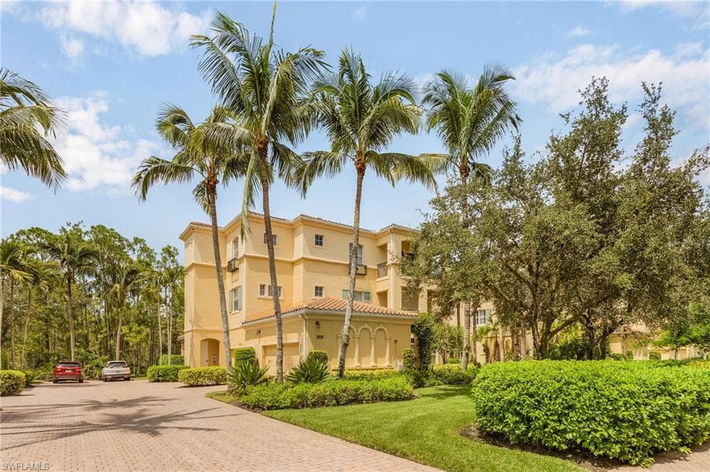 2809 Tiburon BLVD E 2-101 NAPLES, FL 34109