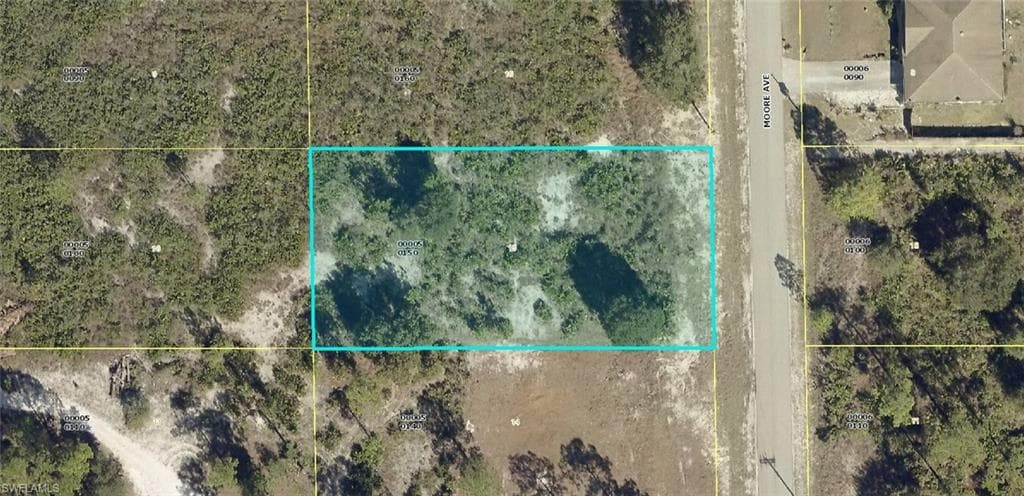 405 Moore AVE LEHIGH ACRES, FL 33972