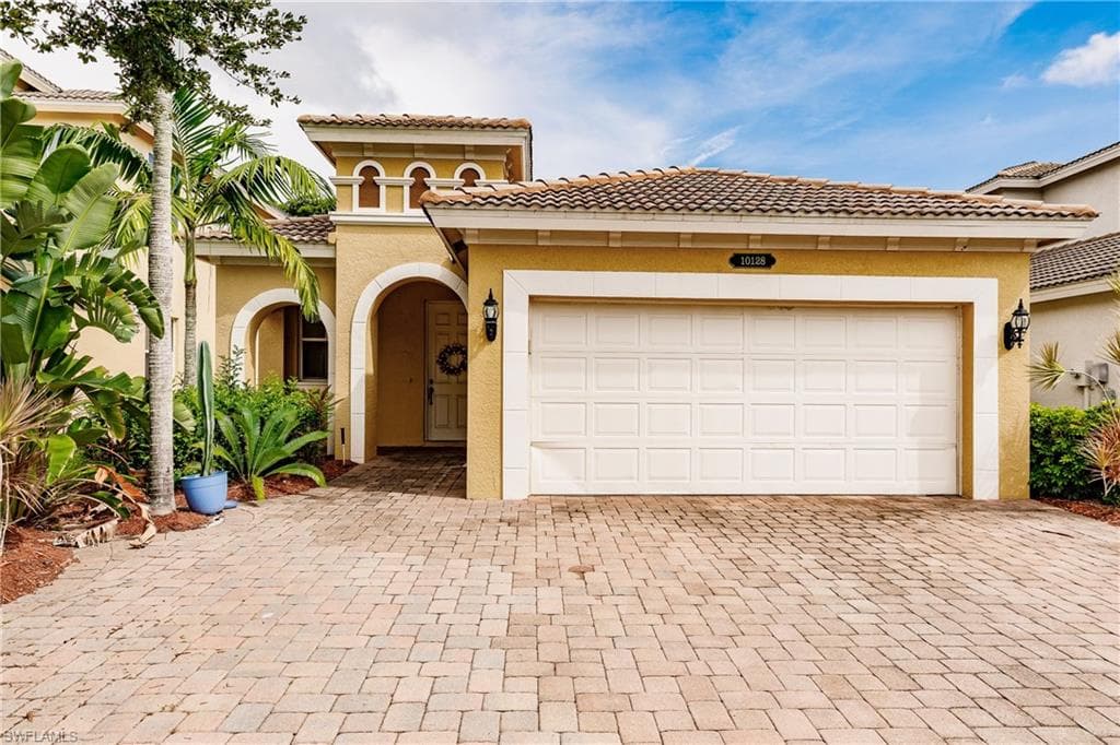 10128 N Silver Palm DR ESTERO, FL 33928