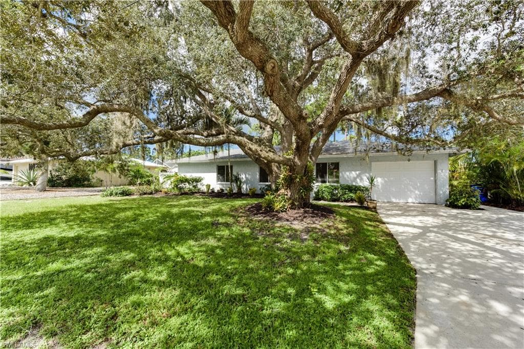 27297 Barbarosa ST BONITA SPRINGS, FL 34135