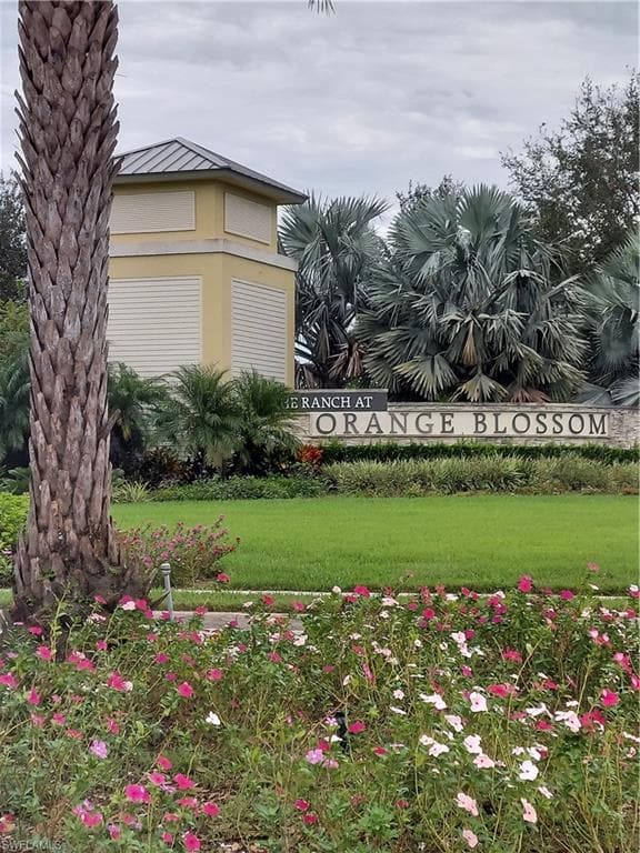2061 Tamarron LN NAPLES, FL 34120