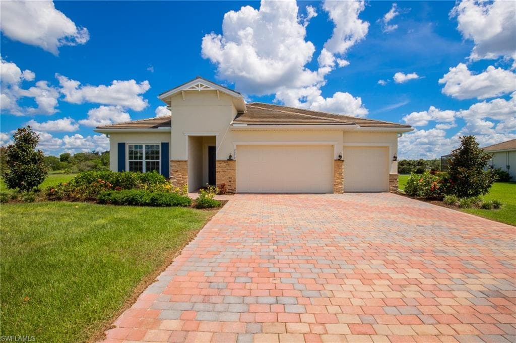 2070 Hickeys Creekside DR ALVA, FL 33920