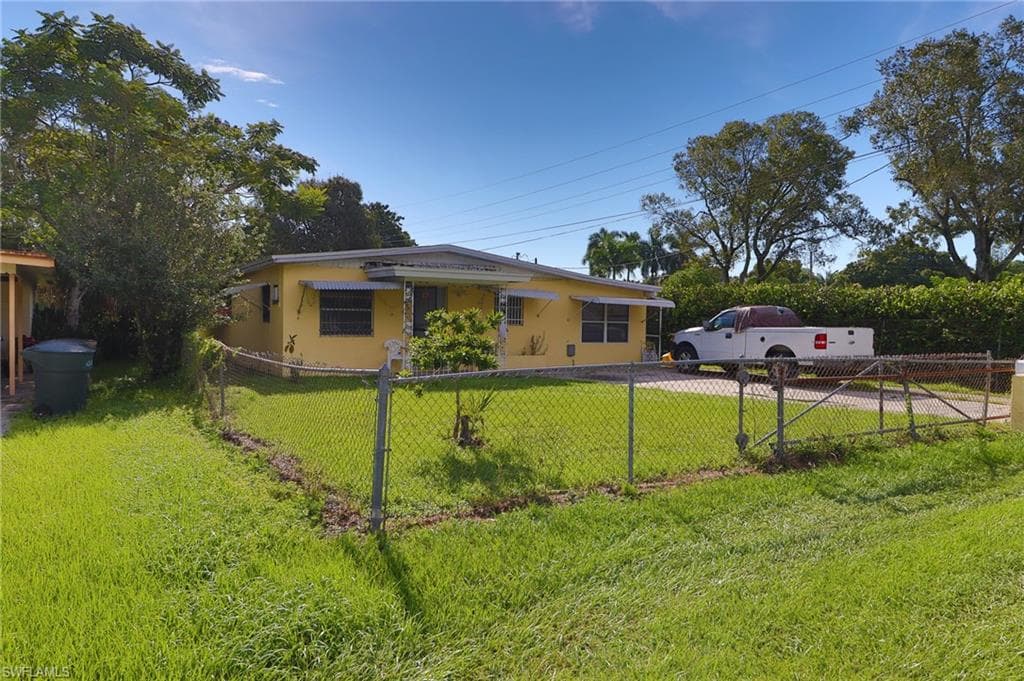 1015 Alderman ST FORT MYERS, FL 33916