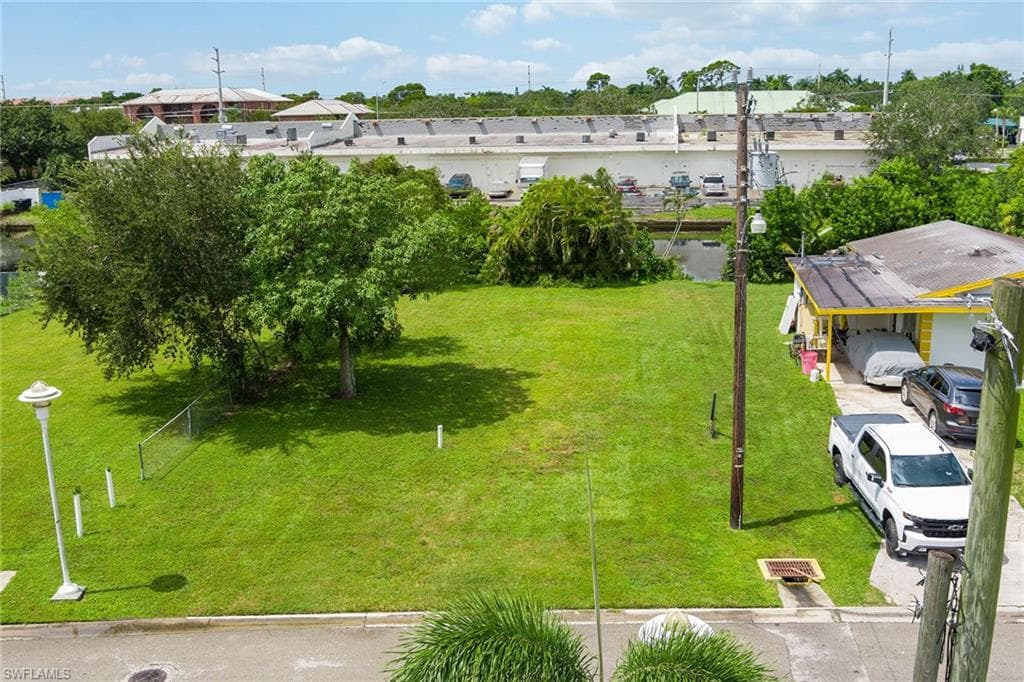 531 13th ST N NAPLES, FL 34102