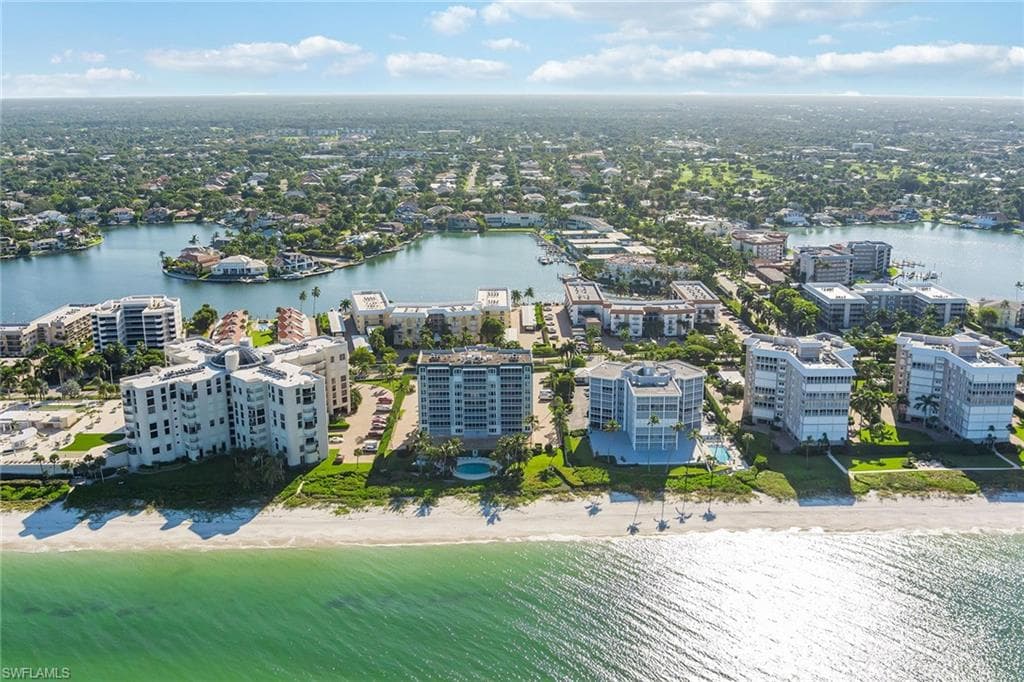3003 Gulf Shore BLVD N 804 NAPLES, FL 34103