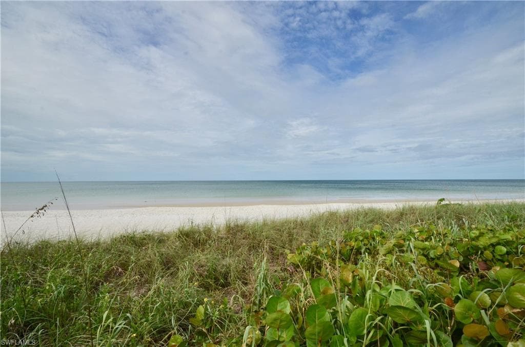 10851 Gulf Shore DR 1402 NAPLES, FL 34108