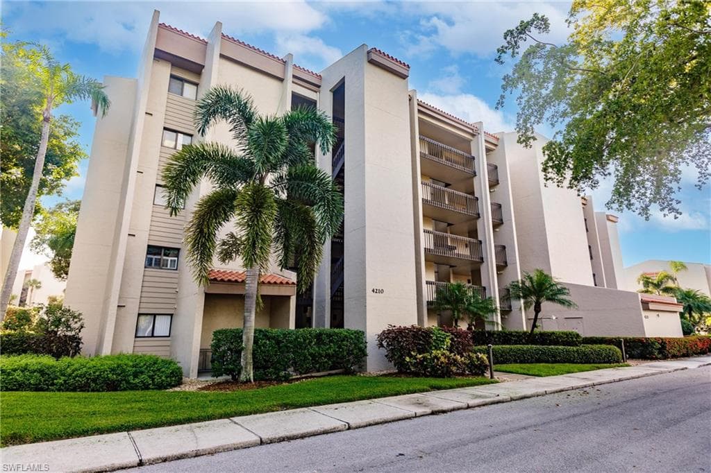 4210 Steamboat BEND 304 FORT MYERS, FL 33919