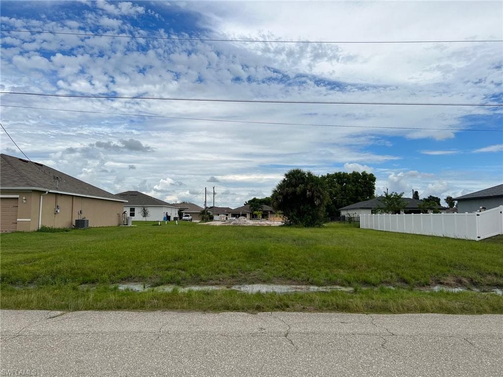 403 NW 10th TER CAPE CORAL, FL 33993