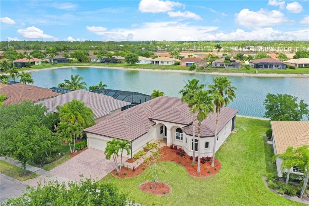 985 Chesapeake Bay CT NAPLES, FL 34120