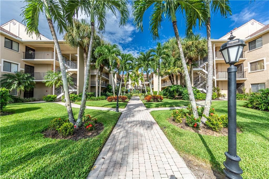 5250 Fox Hollow DR 512 NAPLES, FL 34104