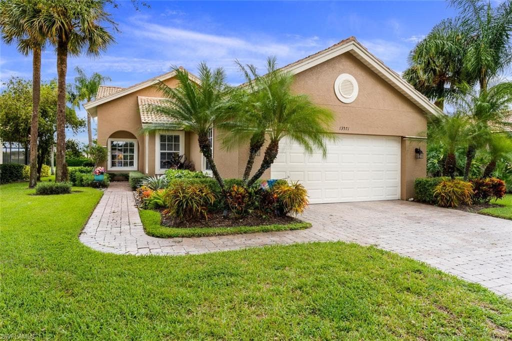 13571 Southampton DR BONITA SPRINGS, FL 34135