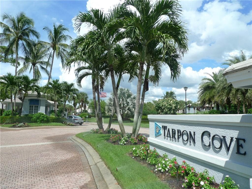 833 CARRICK BEND CIR 103 NAPLES, FL 34110