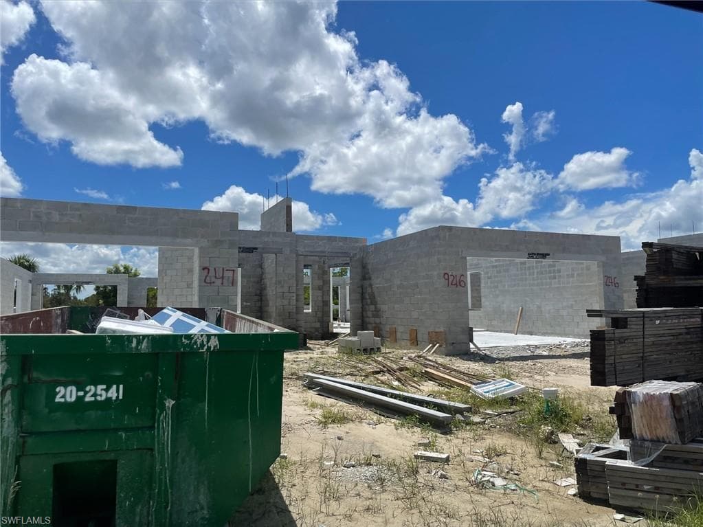 9216 Cayman DR NAPLES, FL 34114