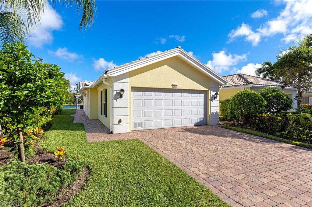 15484 Orlanda DR BONITA SPRINGS, FL 34135