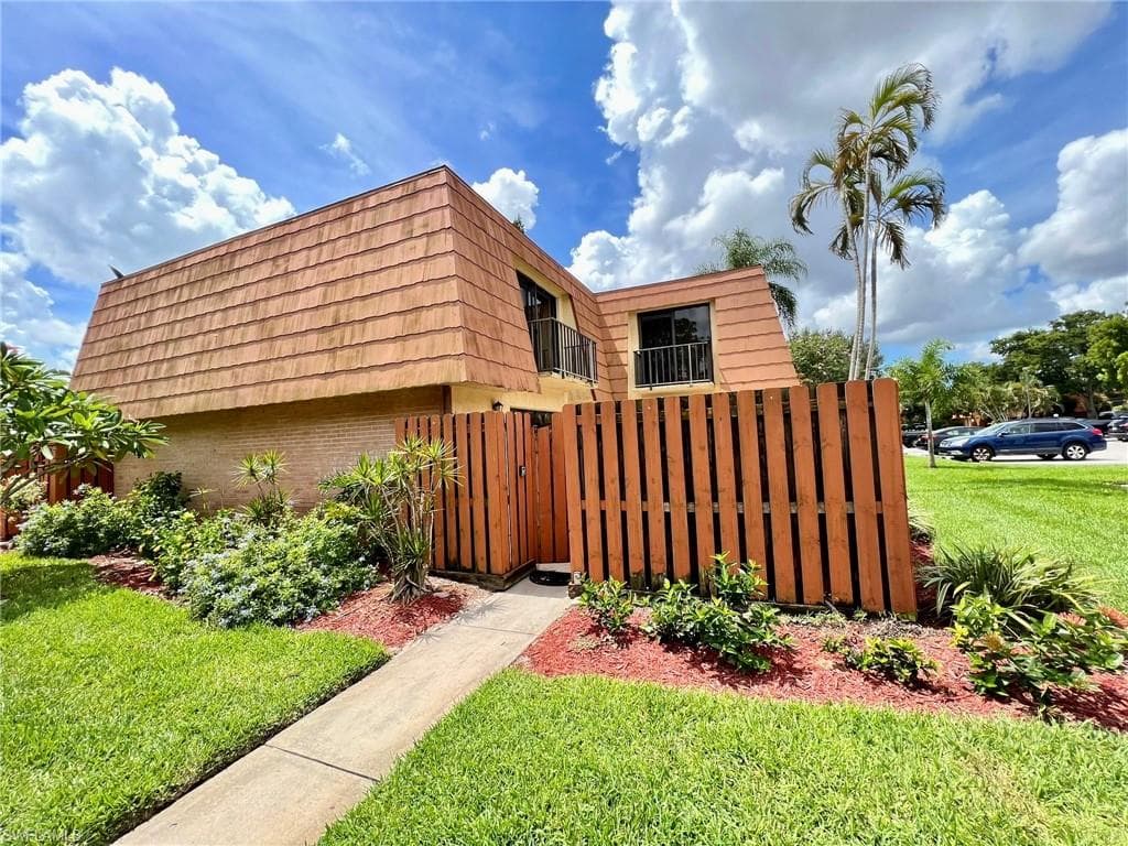1709 Park Meadows DR 1 FORT MYERS, FL 33907