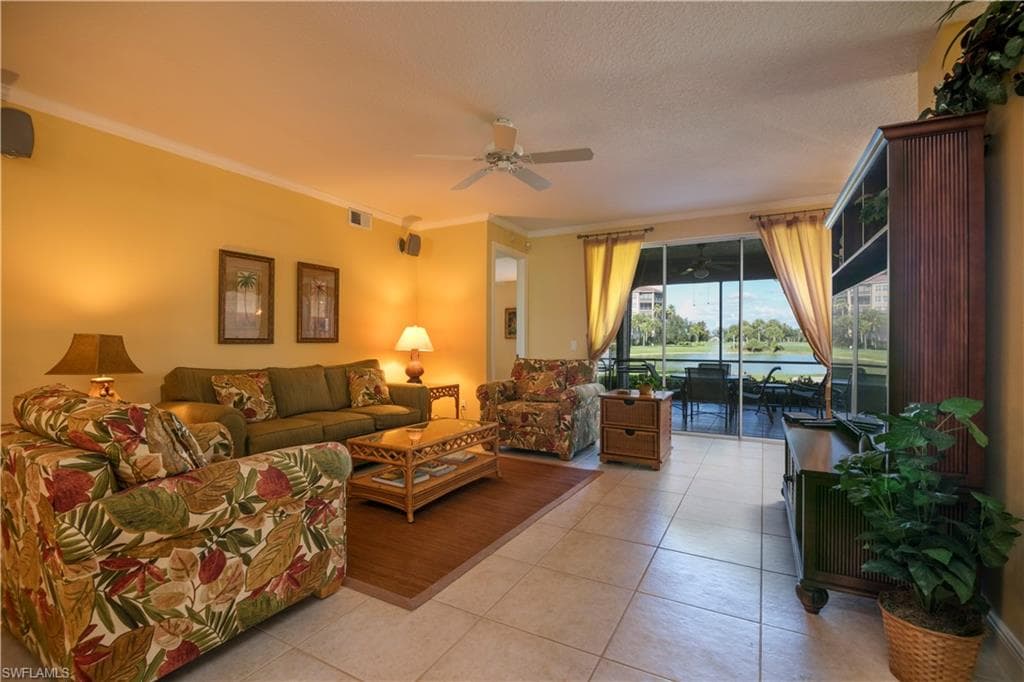 526 Laguna Royale BLVD 302 NAPLES, FL 34119
