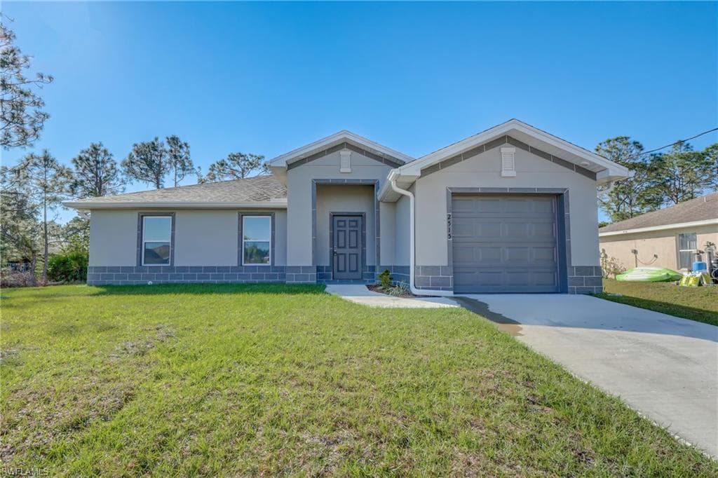 3305 46th ST W LEHIGH ACRES, FL 33971
