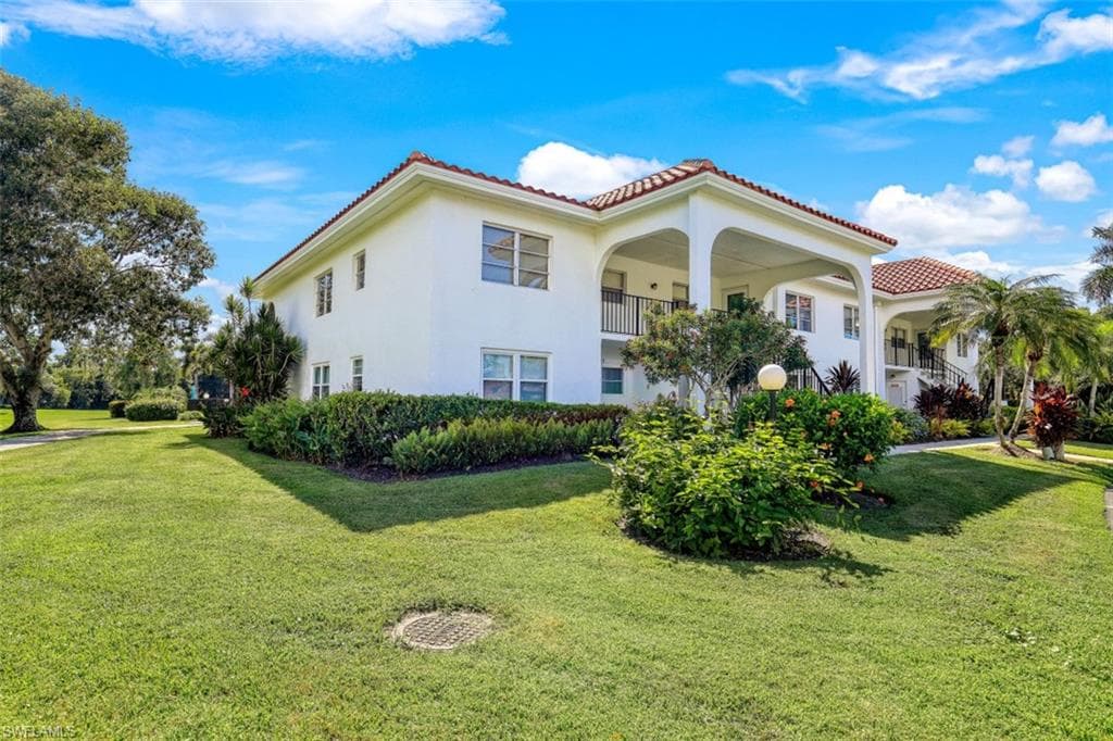 1053 Forest Lakes DR I-109 NAPLES, FL 34105