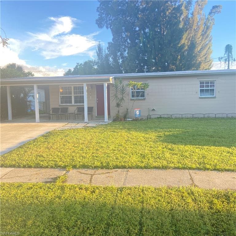 915 Hibiscus LN NORTH FORT MYERS, FL 33903