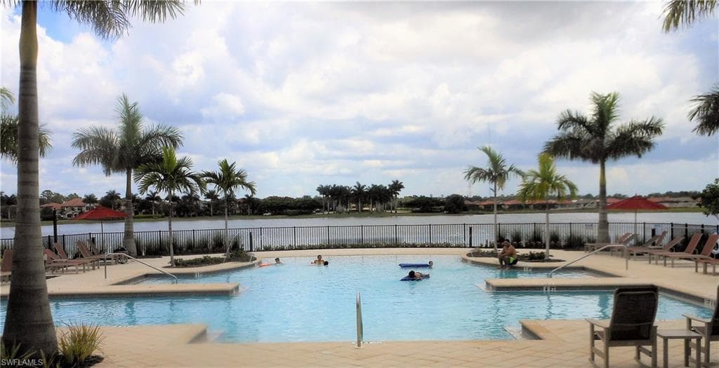 1359 Artesia DR E 101 NAPLES, FL 34113
