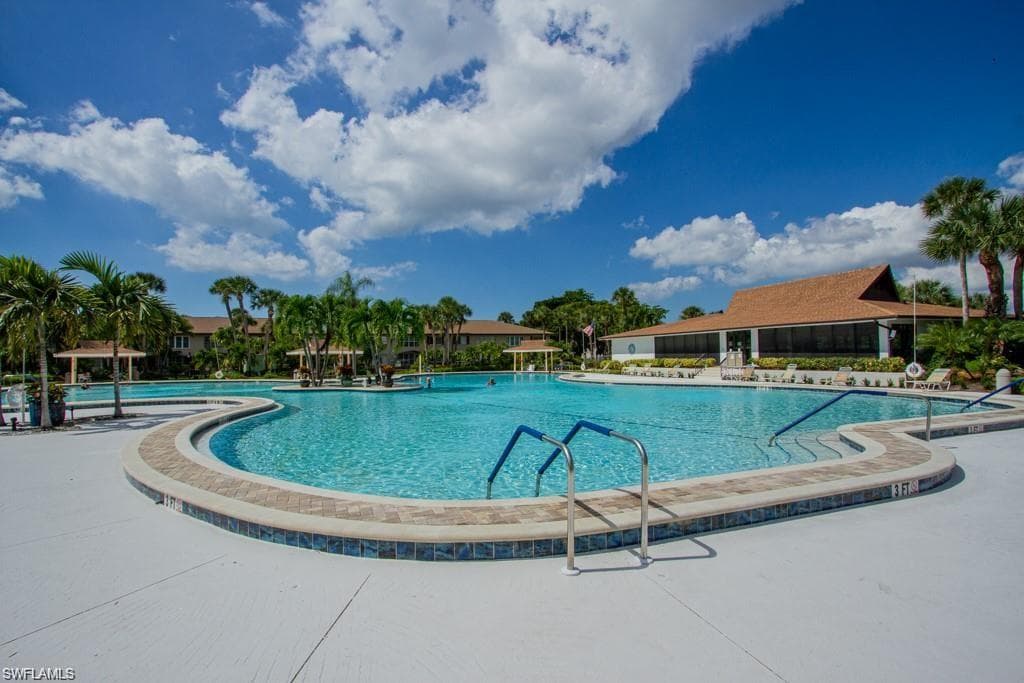 4210 Looking Glass LN 4215 NAPLES, FL 34112