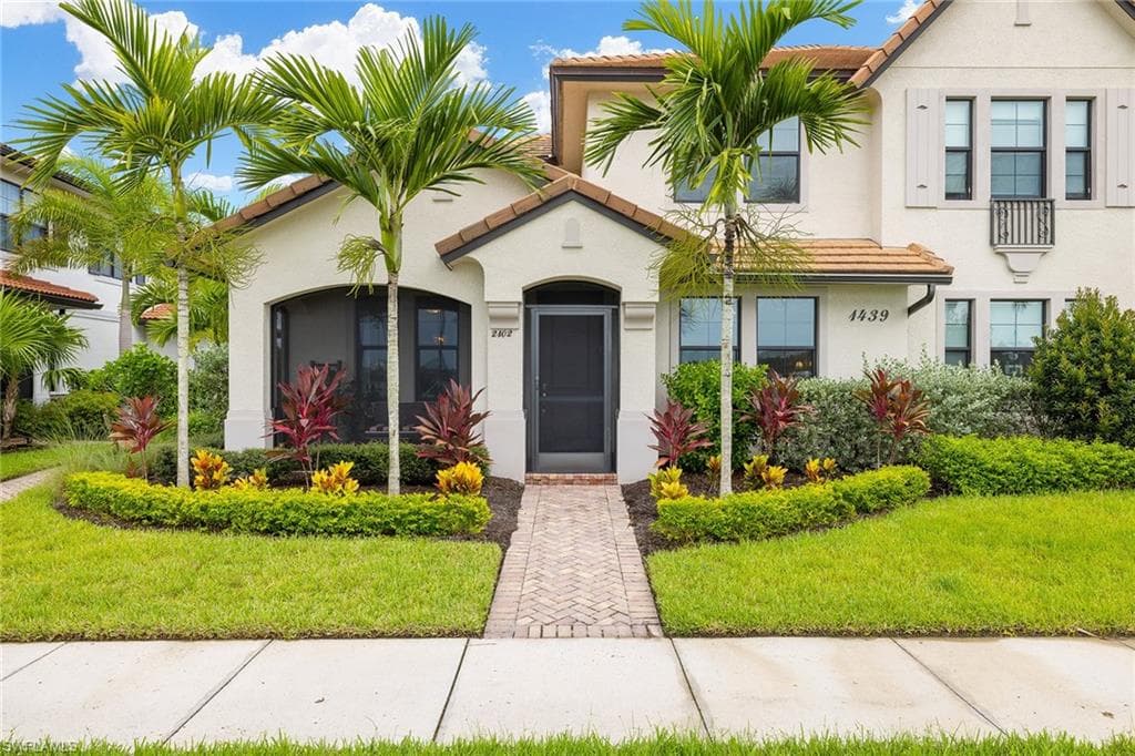 1439 Santiago CIR 2102 NAPLES, FL 34113