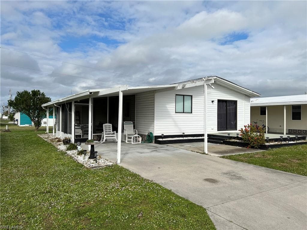 9101 Flamingo CIR NORTH FORT MYERS, FL 33903