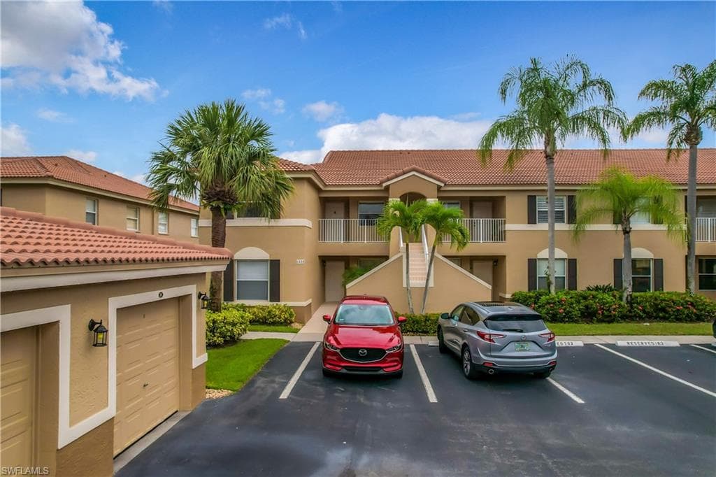 6550 Huntington Lakes CIR 201 NAPLES, FL 34119