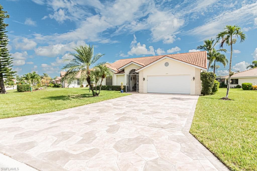 248 Saint James WAY NAPLES, FL 34104