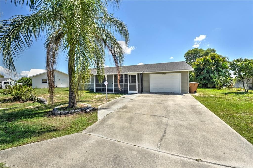 10715 Guavatree CT LEHIGH ACRES, FL 33936