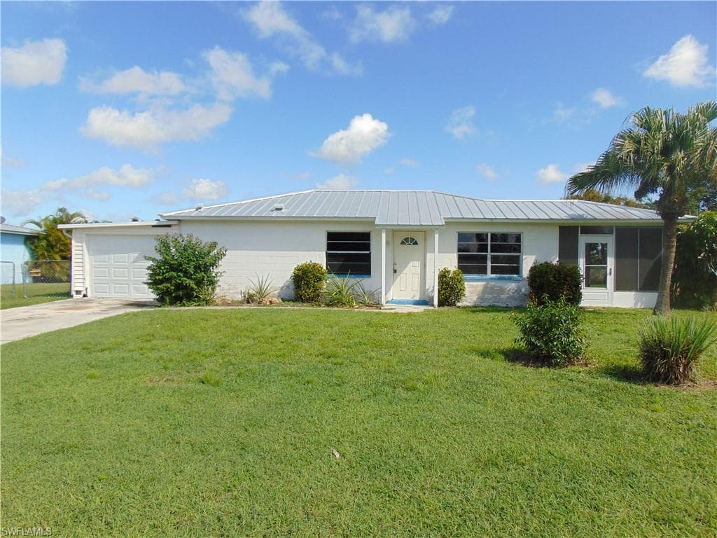 206 Stanford ST LEHIGH ACRES, FL 33936