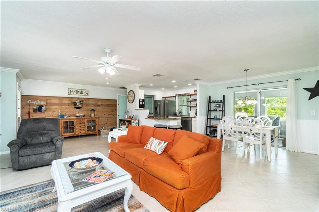1122 NE Van Loon LN CAPE CORAL, FL 33909