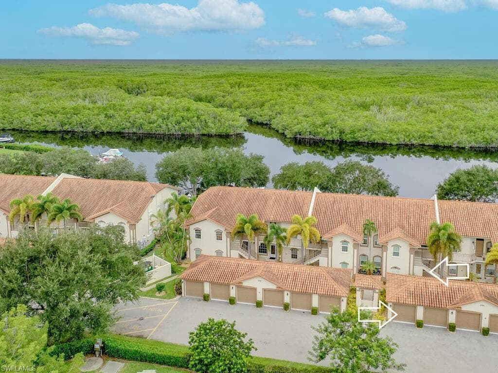 242 Newport DR 504 NAPLES, FL 34114