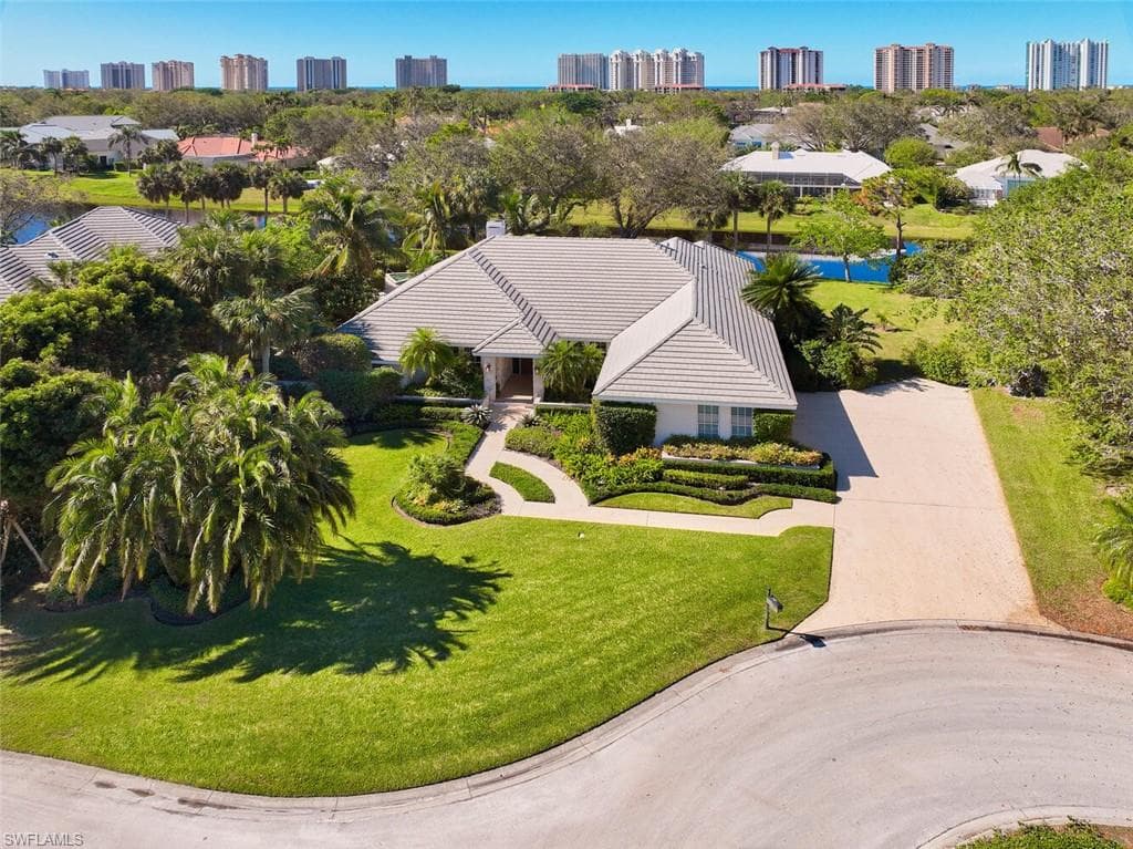 704 Shadow Lake LN NAPLES, FL 34108